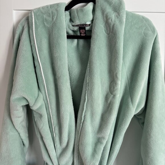 Victoria’s Secret “Short Cozy” robe NWOT - medium/large - Picture 1 of 5
